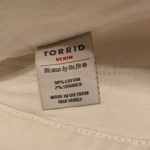 NWOT Torrid White Denim Jeans. - Picture 5 of 8